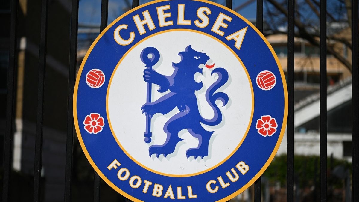 O koupi Chelsea usiluje řada konsorcií, baseballová rodina i další Arabové